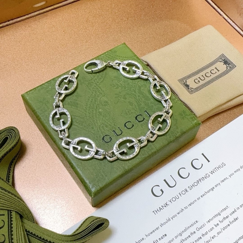 G*u*i bracelets